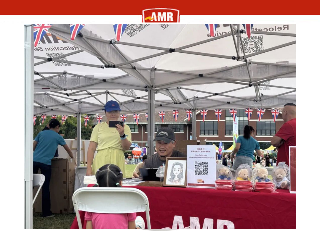 professional mover packing the boxes